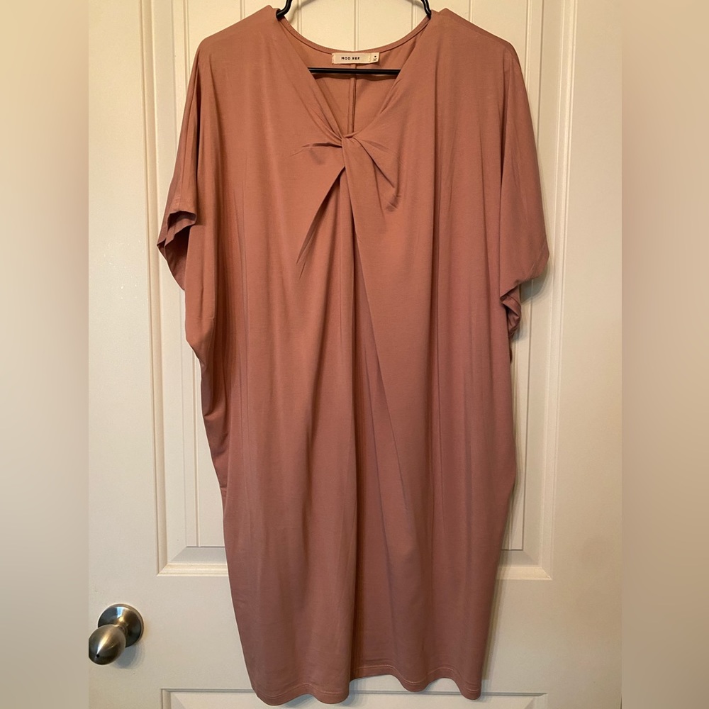 Mod Ref. long stretchy tunic. EUC. No flaws.